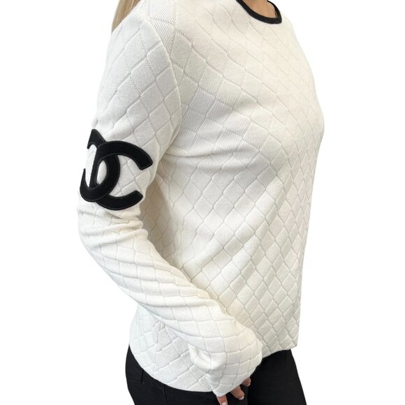 CHANEL Vintage 05A CC Logo Cambon Quilted Cashmere Knit Sweater Top #40 [105549] - Picture 2 of 14